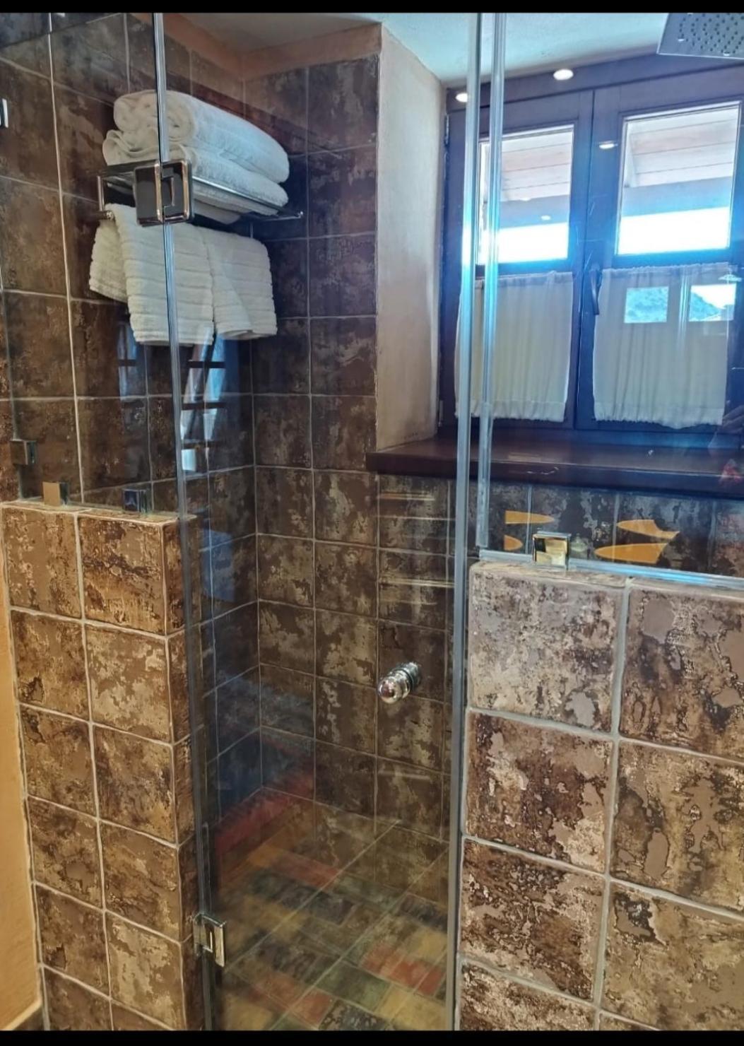 Lousiou Nymphes Escape Suites 蒂米萨那 外观 照片
